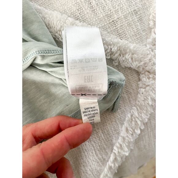 Gap GapFit | Breathe Wrap in Frothy Aqua | Sz M - Picture 8 of 8